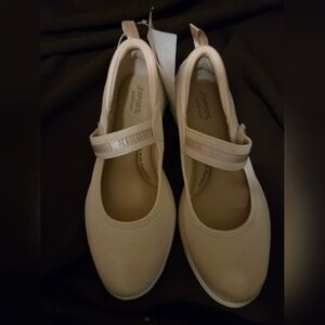 Women's Cream Flats by Jsport